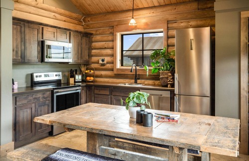 Livingston Cabin | Beautiful Log Cabin Near Yellowstone Park