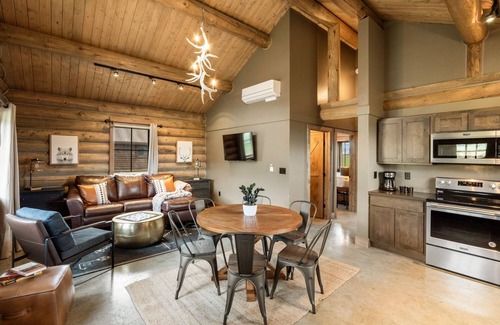 Livingston Cabin | Beautiful Log Cabin Near Fishing Access To Yellowstone