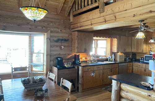 Hollands Landing House | Beautiful Log Cabin on Lake Murray