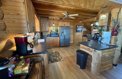 Hollands Landing House | Beautiful Log Cabin on Lake Murray