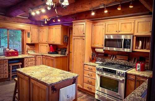 Coeur d'Alene House | Beautiful Log Cabin w/Beachfront & Stunning Lake Views in Coeur d'Alene Idaho.