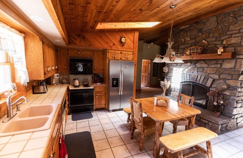 Russell Cabin | Beautiful log home retreat located on the Northwest peak of PA/New York boarder