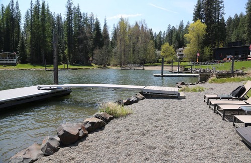 Coeur d'Alene House | Beautiful Log Home on Cda Lake, Grass to the Water!