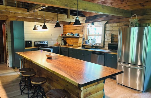 Prattsburgh Cabin | Beautiful Log Home - NY Finger Lakes- Wineries, Hiking, Breweries, Distilleries