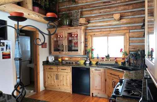 Stevensville House | Beautiful log home nestled in the magestic mountains of the Bitterroot Valley