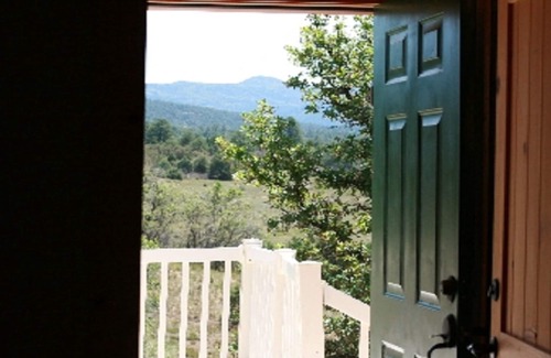 Los Ojos Cabin | Beautiful log-sided cabin in scenic Chama, New Mexico