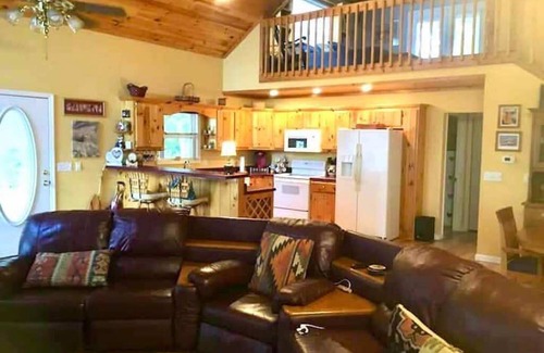 Andrews Cabin | Beautiful Long Range Views in the Smokey Mountains
