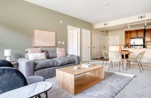 Los Gatos Apartment | Beautiful Los Gatos 2BR w/Gym, W/D & A/C, nr Creek trail, by Blueground