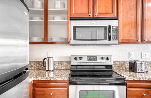 Los Gatos Apartment | Beautiful Los Gatos 2BR w/Gym, W/D & A/C, nr Creek trail, by Blueground