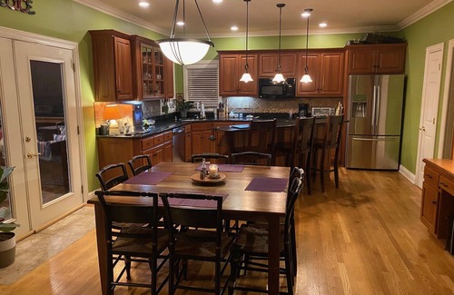 Prospect House | Beautiful Louisville home for executives, families or friends 5300sf