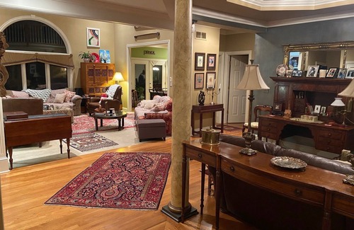 Prospect House | Beautiful Louisville home for executives, families or friends 5300sf