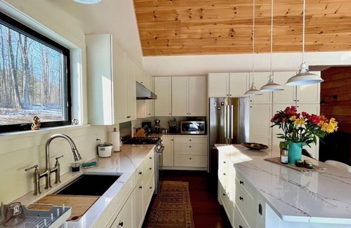 Great Barrington House | Beautiful, Lux & Modern Home with Hot Tub! (Sleeps 7)