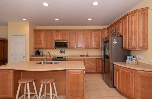 Sunset Island House | Beautiful Luxury 5 Bedroom Townhouse with Free WiFi In Gated Community On Bayside With Indoor/Outdoor Pools, Private Beaches, Restaurant, And Only Ten Minutes From Beach!