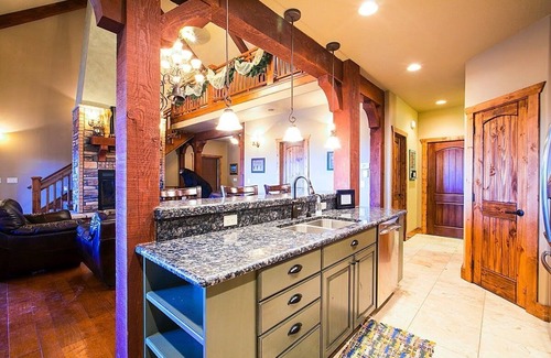 Beaver Cabin | Beautiful Luxury Cabin With Amazing Views!