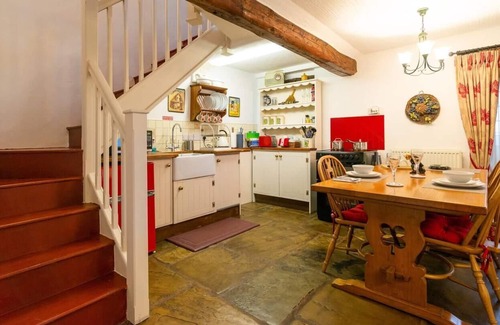 Endon Cottage | Beautiful luxury Cottage on lake side, England