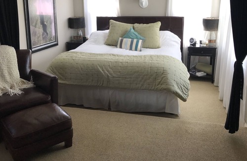 Shorewood House | Beautiful Luxury Suite A of Shorewood Home