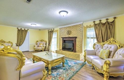 Macon House | Beautiful Macon Getaway about 8 Mi to Downtown!