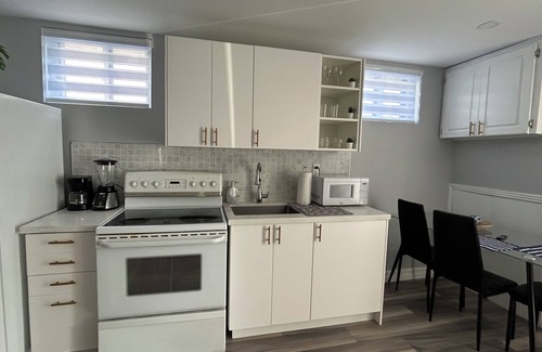 Mississauga Apartment | Beautiful main level basement apartment.