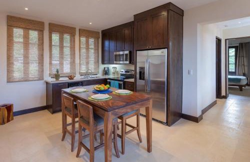 Las Catalinas Villa | Beautiful Mediterranean-Style Penthouse with an Oceanview Balcony