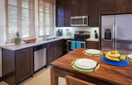Las Catalinas Villa | Beautiful Mediterranean-Style Penthouse with an Oceanview Balcony