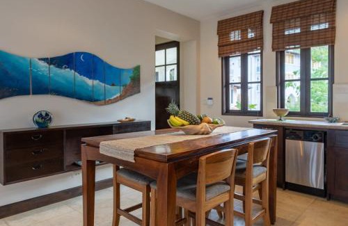 Las Catalinas Villa | Beautiful Mediterranean-Style Penthouse with an Oceanview Balcony