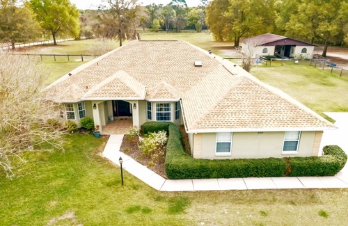 Dunnellon House | Beautiful mini farm and Farmhouse 20 min to World Equestrian Centre Ocala!
