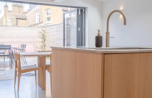 Hackney Wick House | Beautiful Minimalistic 2BD House - Victoria Park