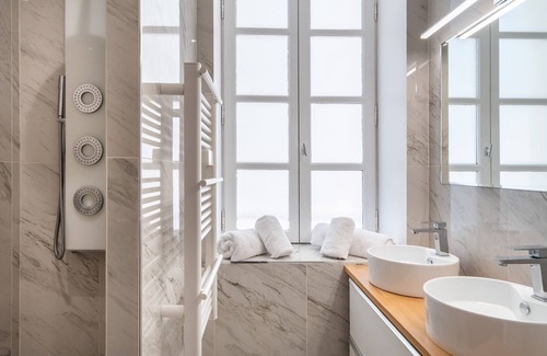 Salon-de-Provence Apartment | Beautiful modern and charming apartment in the heart of Salon de Provence