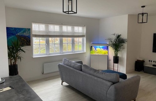 Ebbsfleet Valley Apartment | Beautiful Modern Tranquil Two Bedroom Apartmentnn