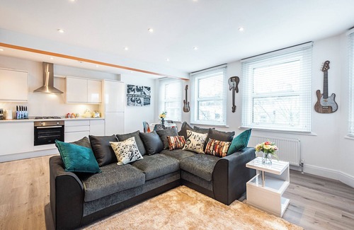 Kilburn Apartment | Beautiful, Modern 2-bedroom in Unbeatable Location