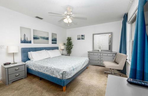 Regal Palms House | Beautiful Modern 4 Bed 3 Bath Townhome