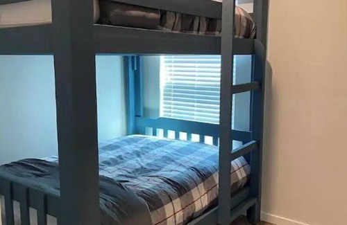 La Grange Apartment | Beautiful, Modern Apartment in La Grange- Great Location!