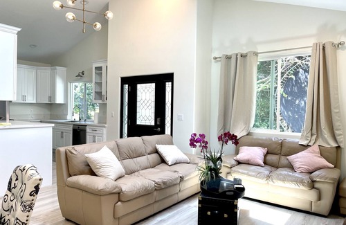 Mount Wilson House | Beautiful modern bright brand new guest house 2 beds and 2 baths