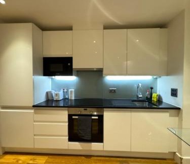 Fairfield Apartment | Beautiful Modern Central Croydon Apartment