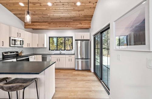 Tamarack Resort Cabin | Beautiful Modern Escape Next to Lake Inlet