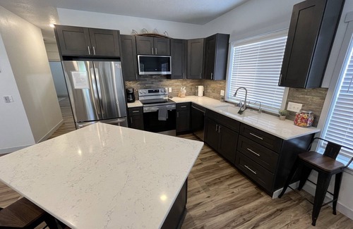 Pierre House | Beautiful Modern Lake House Along Lake Oahe.