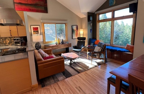 Coal Creek Canyon House | Beautiful modern mountain retreat between Denver & Boulder-WiFi, patios, views!