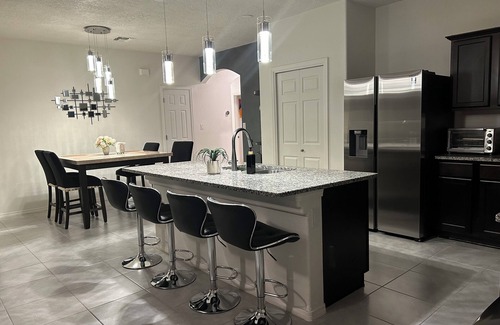 Santa Fe House | Beautiful modern new home centrally located & 7 minutes from SAF Airport with AC