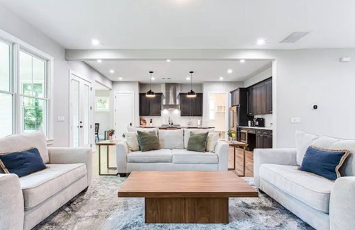 Lavista Park House | Beautiful Modern New Home Near Brookhaven Midtown