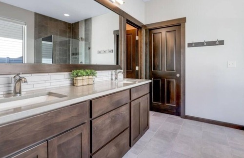 Mica House | Beautiful, modern, retreat
