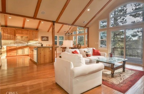 Blue Jay Ski Chalet | Beautiful mountain chalet! Close to Arrowhead village and the lake.