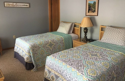 Pickens House | Beautiful Mountain Golfing Getaway Located on The Rock Golf Course