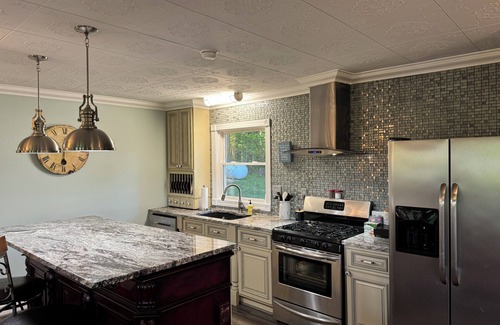 Bakersville House | Beautiful Mountain View’s easily accessible from HWY 226.