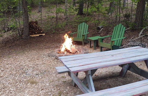 Clarkesville Cabin | Beautiful Mountain Cabin - 1/2 Mile from Lake Burton GA. Near Clayton , Helen