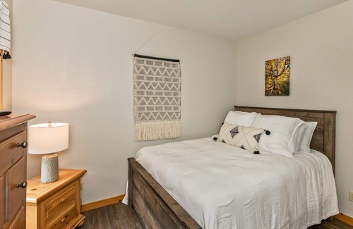 Mountain Air Condo | Beautiful Mountain Views-Comfortable and Stylish Home- by Sunscape Property Management