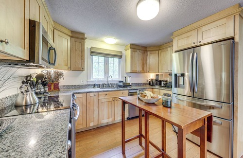Kennebunk House | Beautiful Mousam River Retreat: Hot Tub & Kayaks!