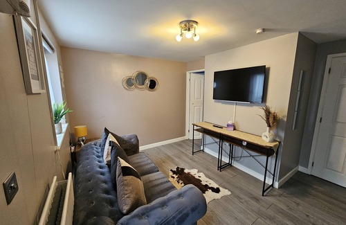 Stoke-on-Trent Apartment | Beautiful 'n' Cosy City Center Stylish experience centrally-located home