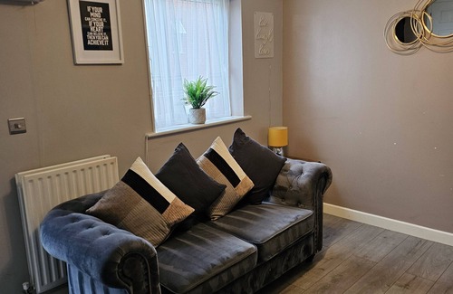 Stoke-on-Trent Apartment | Beautiful 'n' Cosy City Center Stylish experience centrally-located home