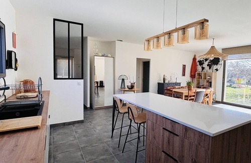 La Roque-sur-Pernes House | Beautiful new air-conditioned house with private pool 10 min from Isle sur Sorgue