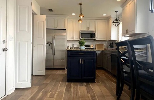 Old Hickory House | Beautiful Nashville Lakeside home With Hot Tub